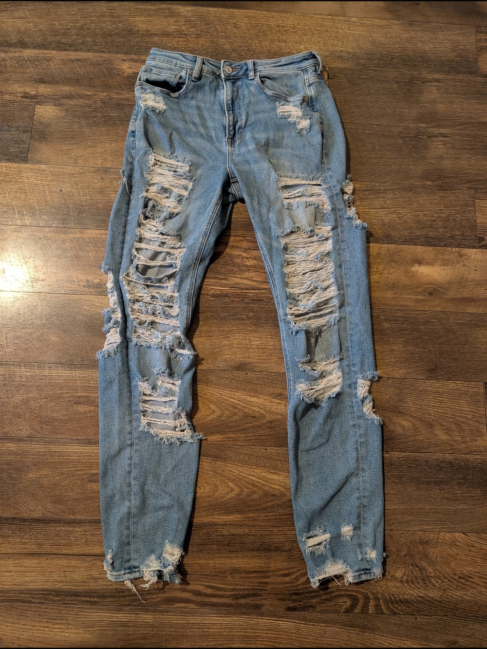 American Eagle Outfitters Light Blue Distressed Jeans
